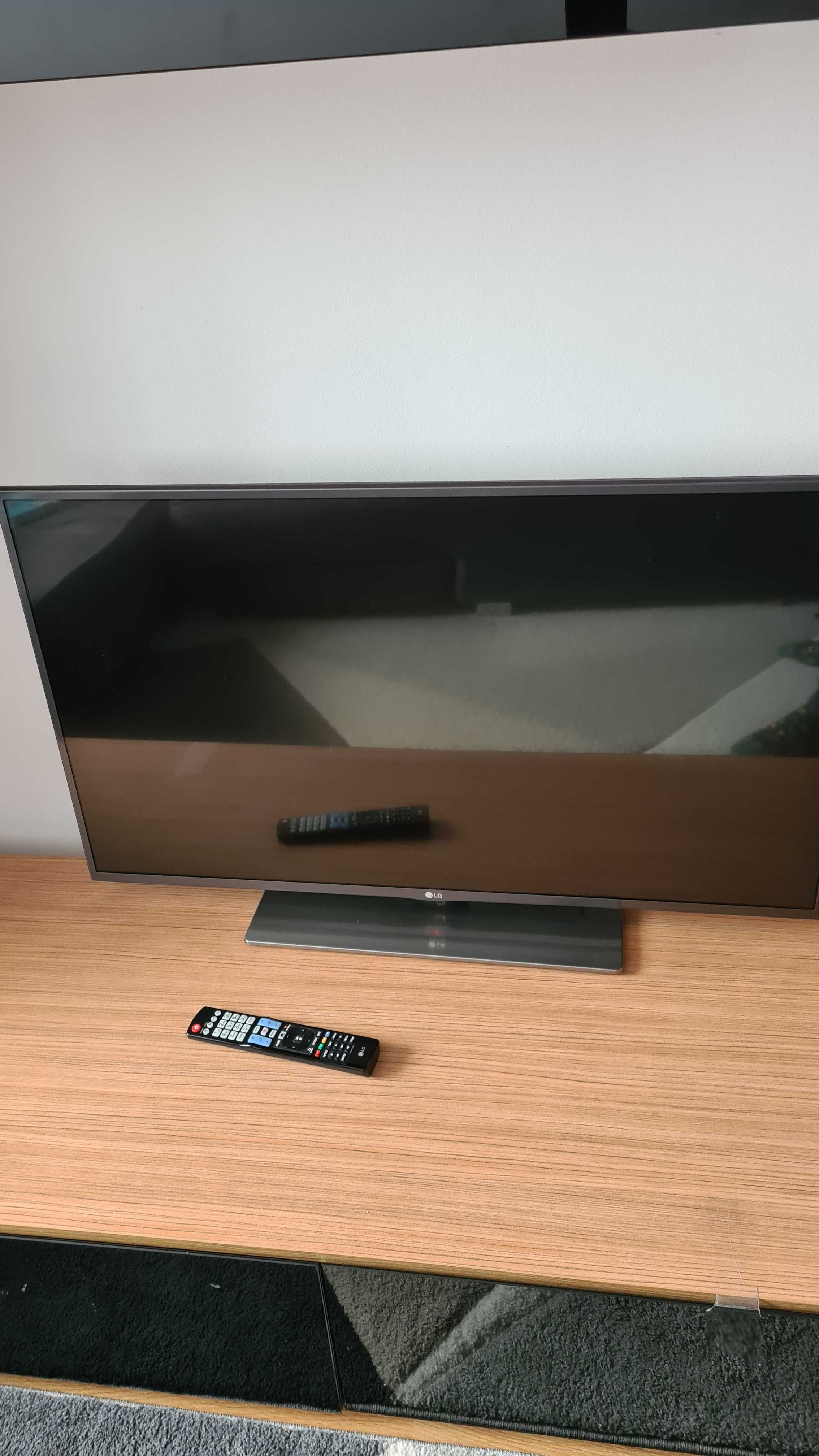 Smart TV LG 42LF652V 108 cm, 42" - display lovit