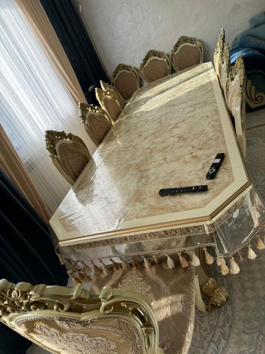 Стол со стульями в отличном состоянии