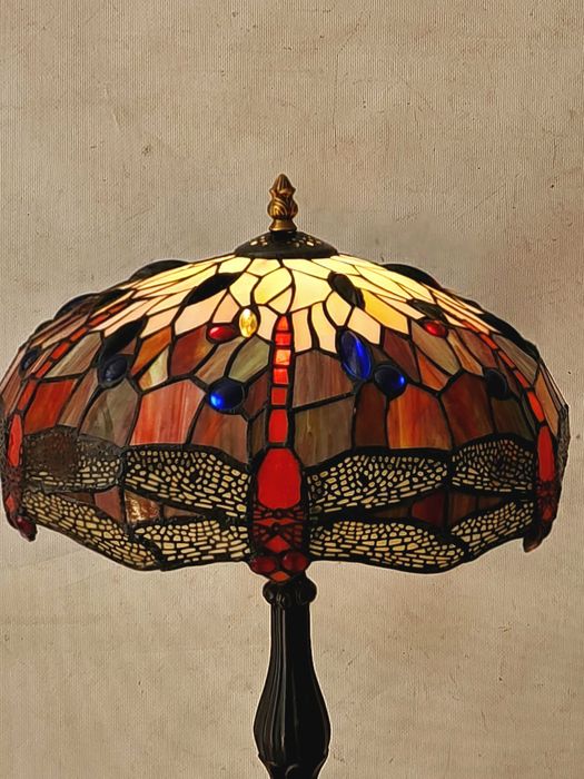 Настолна лампа Tiffany стил с витражен абажур