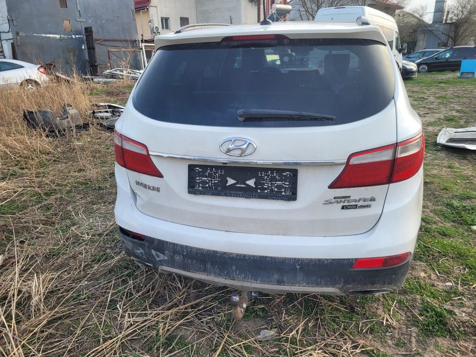 Mașină Hyundai SantaFe avariată