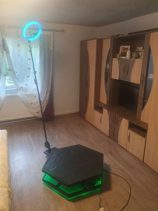 Vând platforma hexagonala video booth 360
Mai multe detalii la telefon