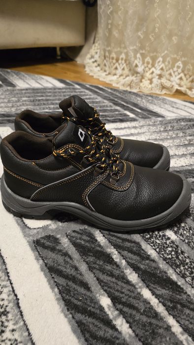 Vând bocanci Cxs noi in cutie