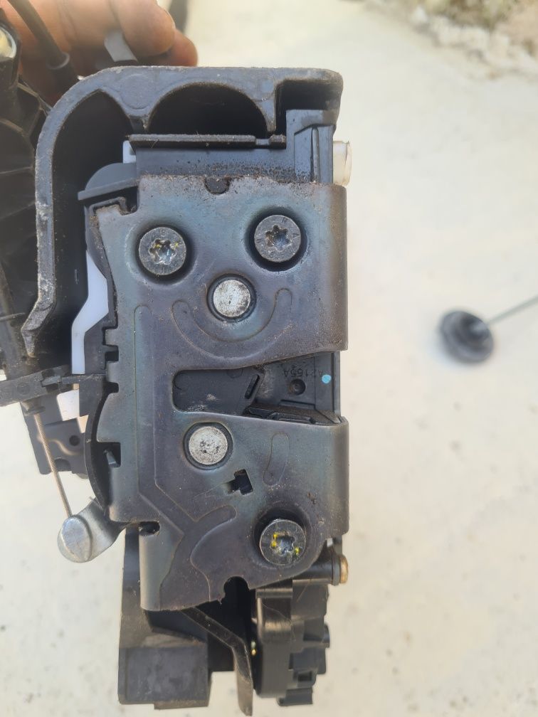 Broasca, Incuietoare usa stanga/ dreapta spate Volvo V50/S40