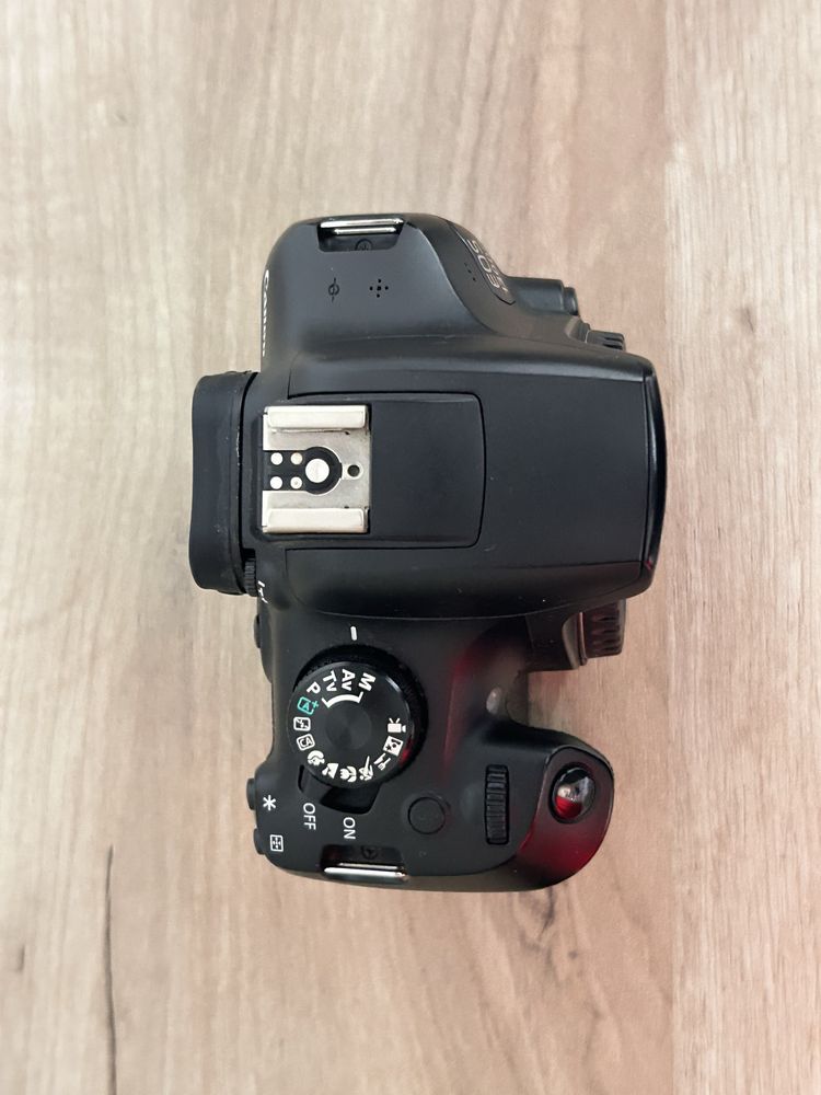 Canon EOS 1300D + 3 Obiective + Accesorii – Stare excelentă
