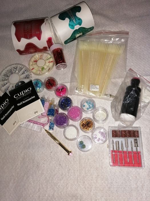 Produse unghii cu gel in valoare de 190 lei!