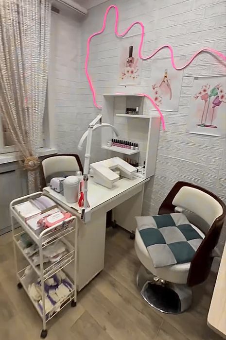 Срочно продам 2 кресла для салона!!