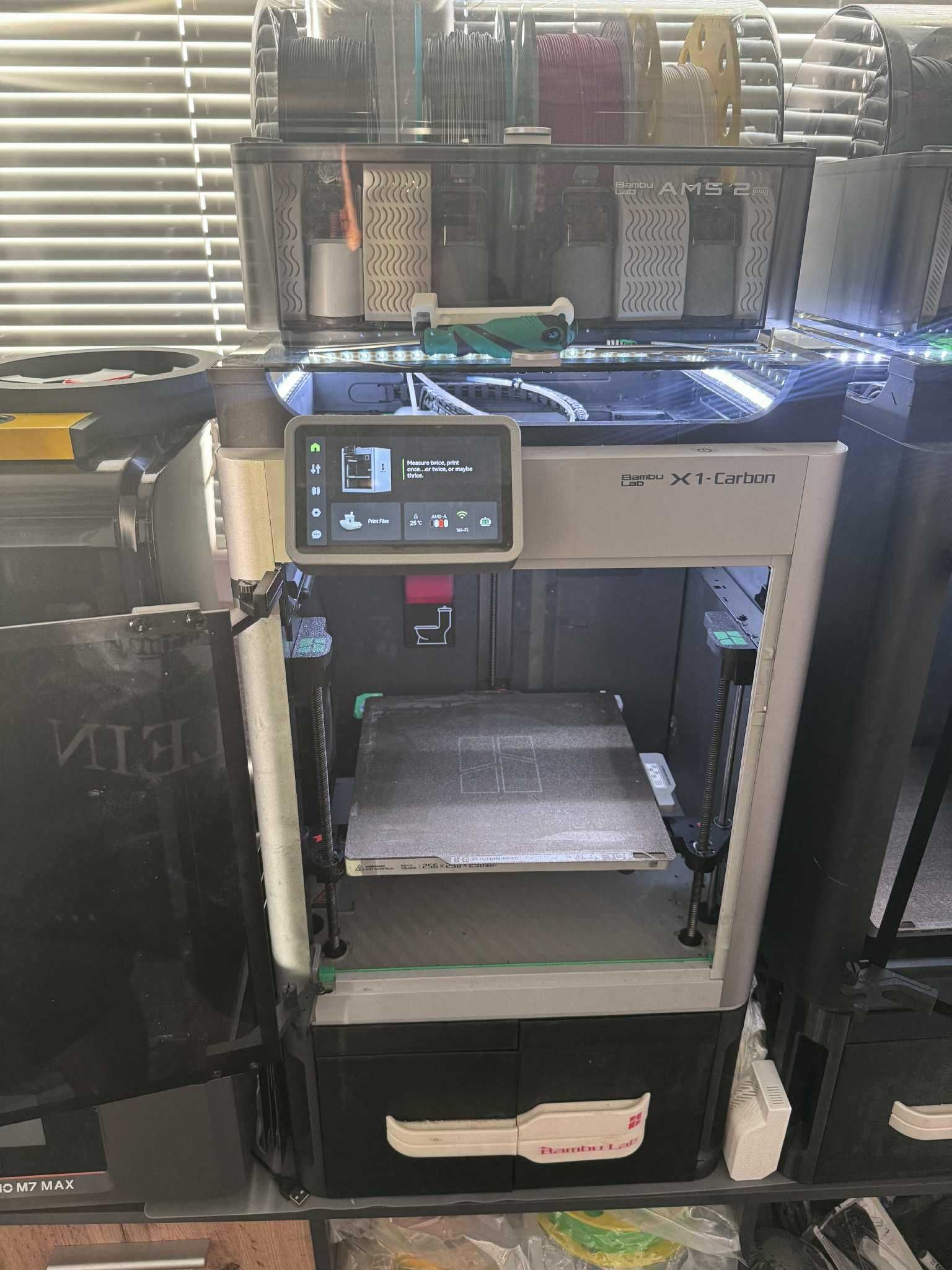 Продавам: Bambu lab x1c 3d printer