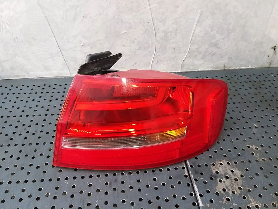 Stop tripla lampa dreapta audi a4 b8 8k berlina 8k5945096aa