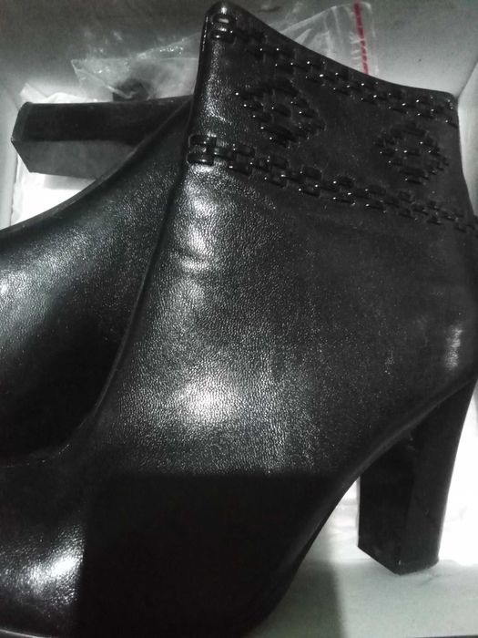 Боти ботуши обувки