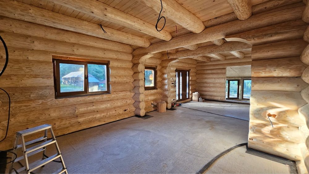 Casa cabana din bușteni