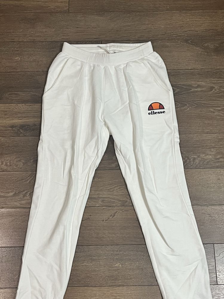 Продавам дрехи(ellesse, adidas)