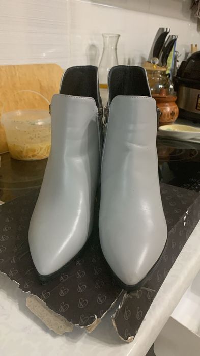 Продам сапожки женские