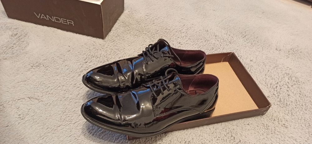 Pantofi de piele lacuita mire