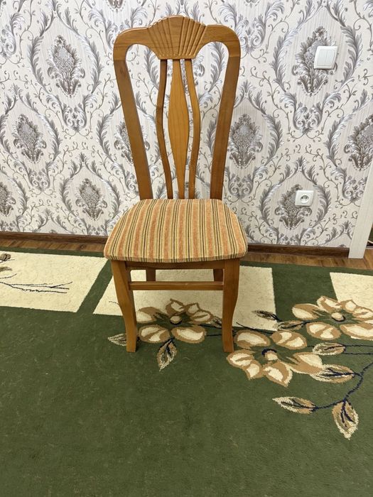 Хорошие стулья 9 штук