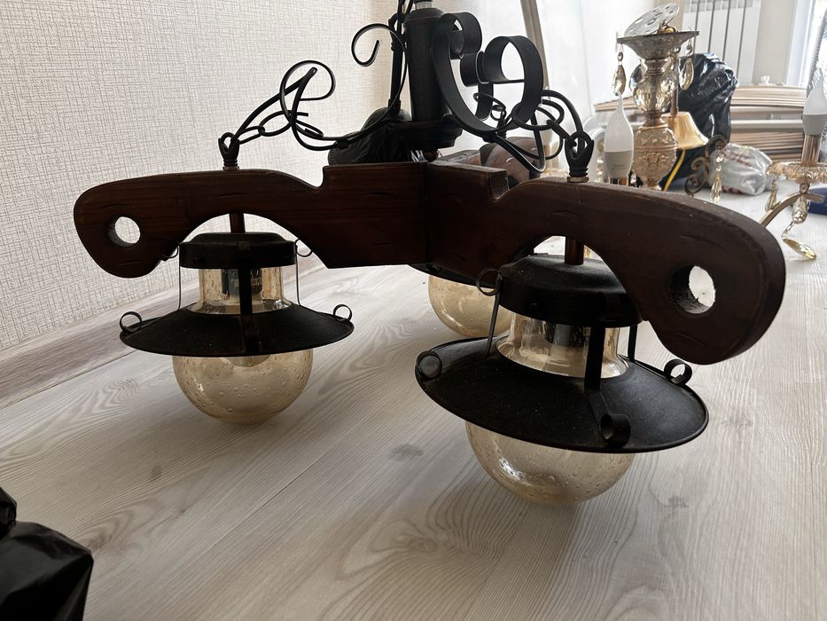 Продам люстру в хорошем состояний