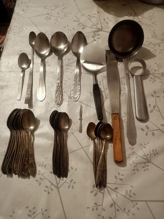 Продам столовые приборы