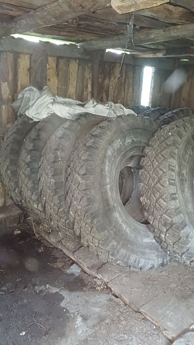 Продам на камаз резину r12