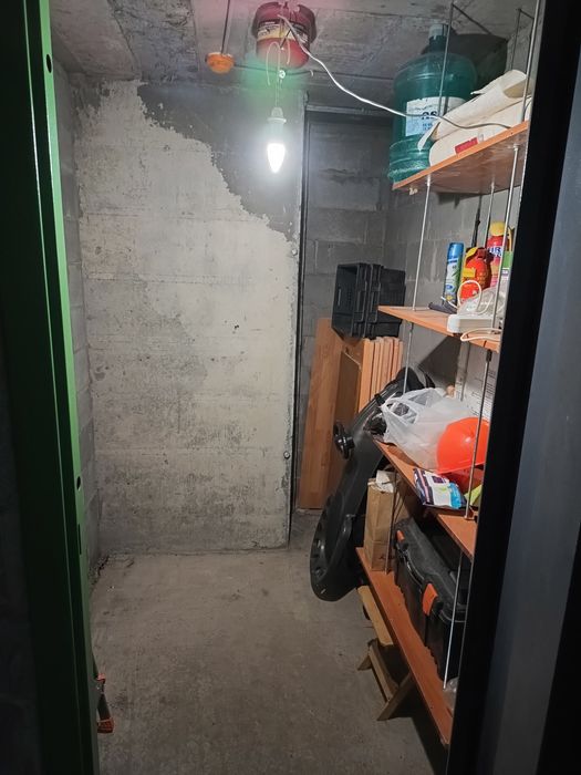 Кладовка 1,75*1,63 метра, высота потолка 2,36 метра