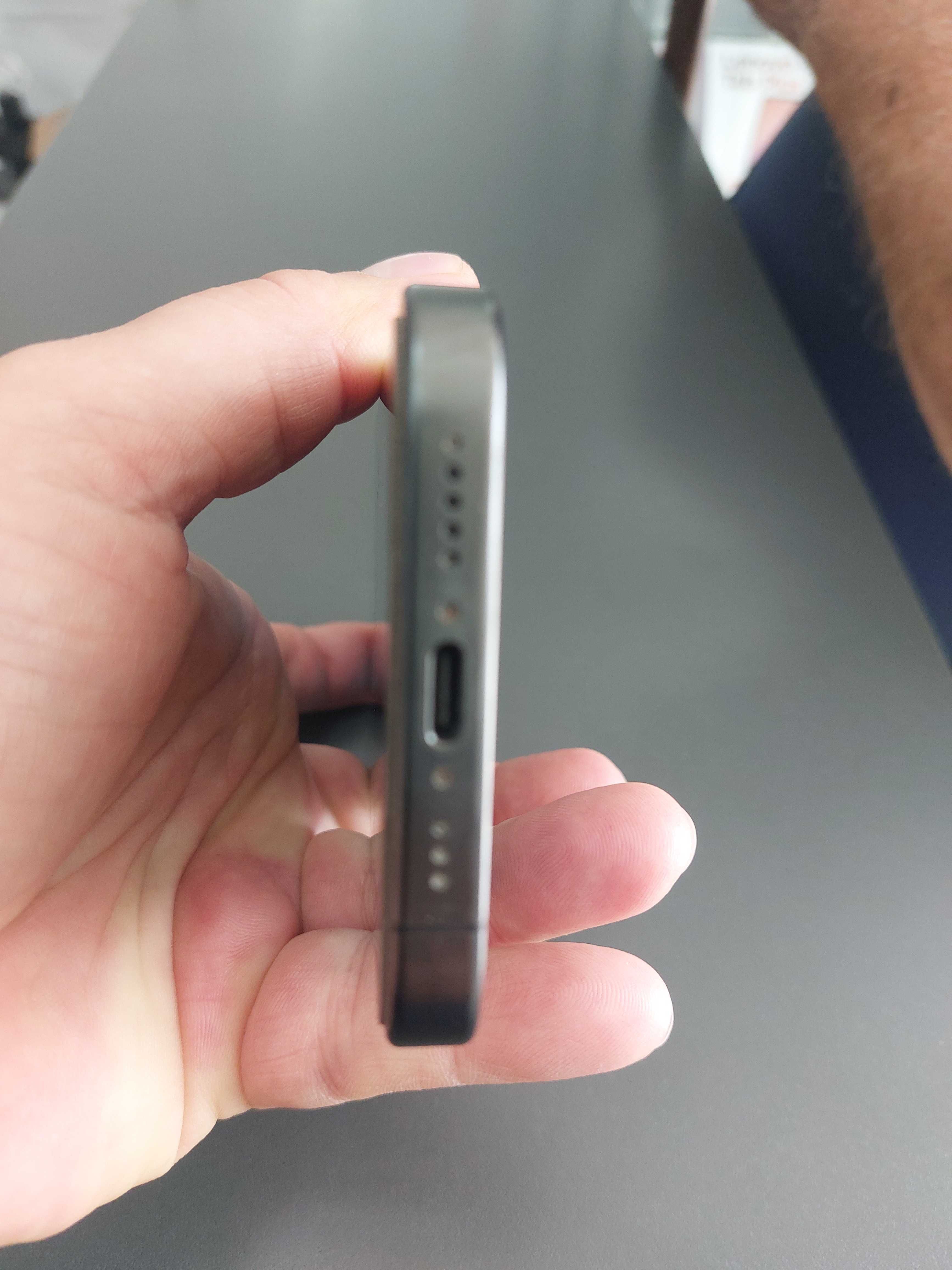 IPhone 15 pro  128GB Black Titan
