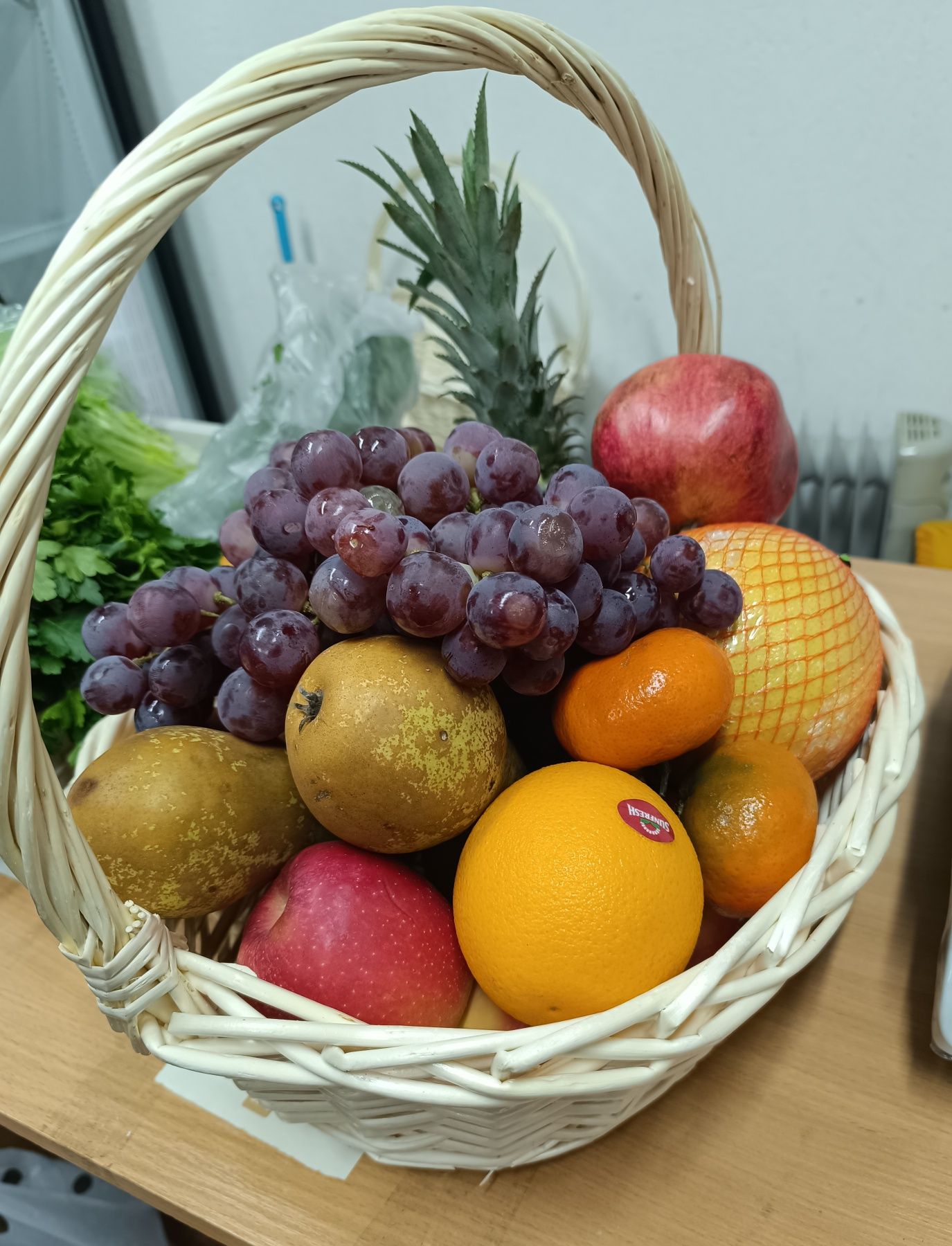 Букет из фруктов, фруктовая корзина, подарочный набор