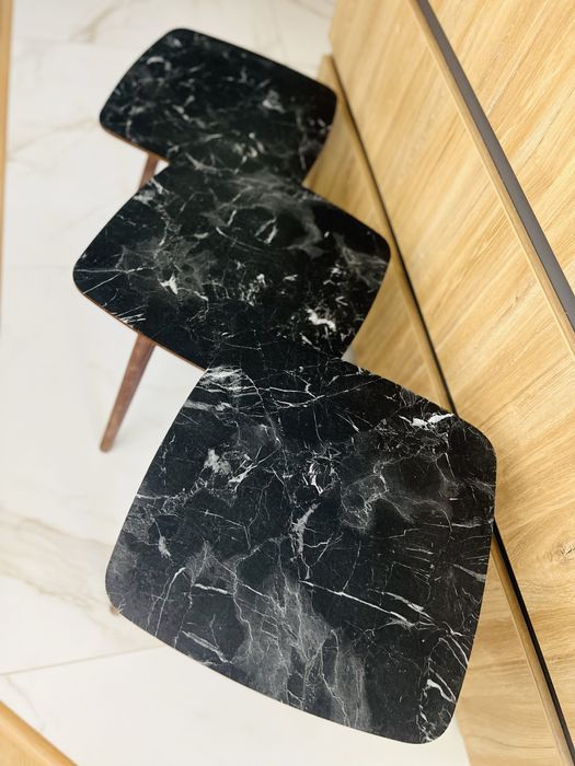 Комплект от три броя маси с мраморен ефект от MDF плот