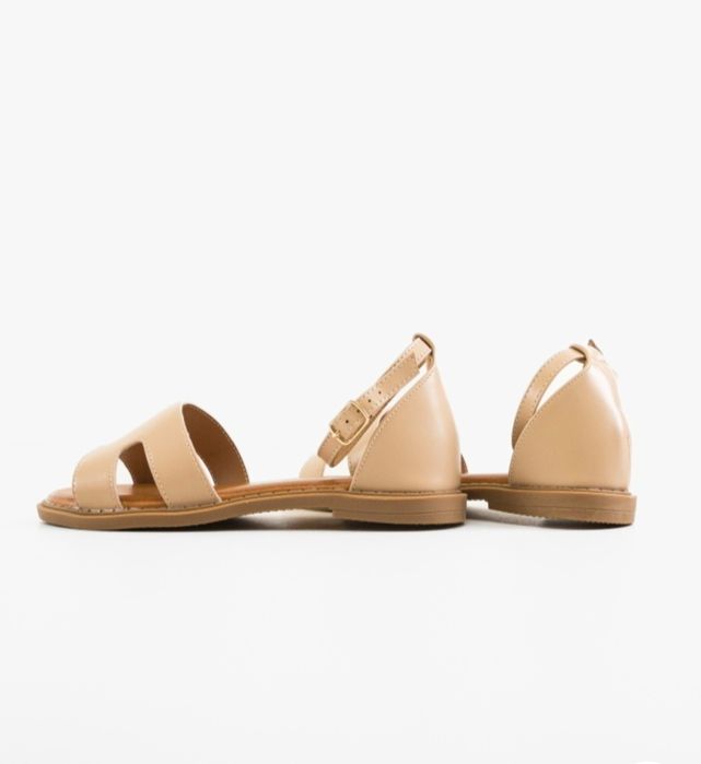 Vând Sandale bej mărimea 37