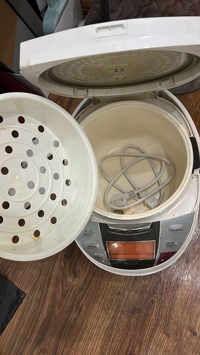 Мультиварка в хорошем состоянии