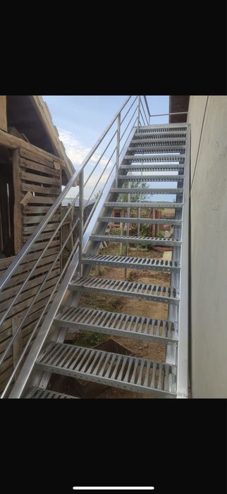 Confectionam scari metalice galvanizate