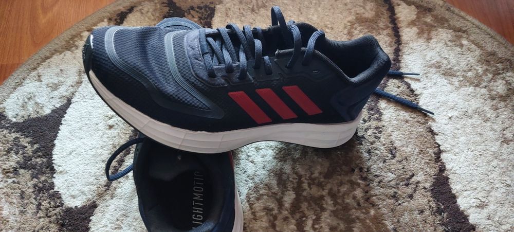 Vând adidas noi nr 41