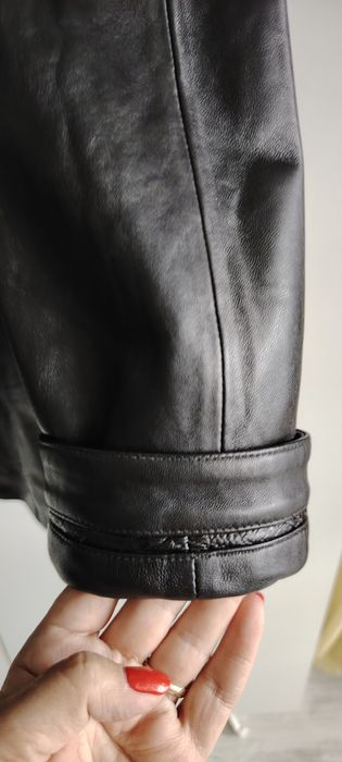 Черно палто от лицева естествена кожа  размер L