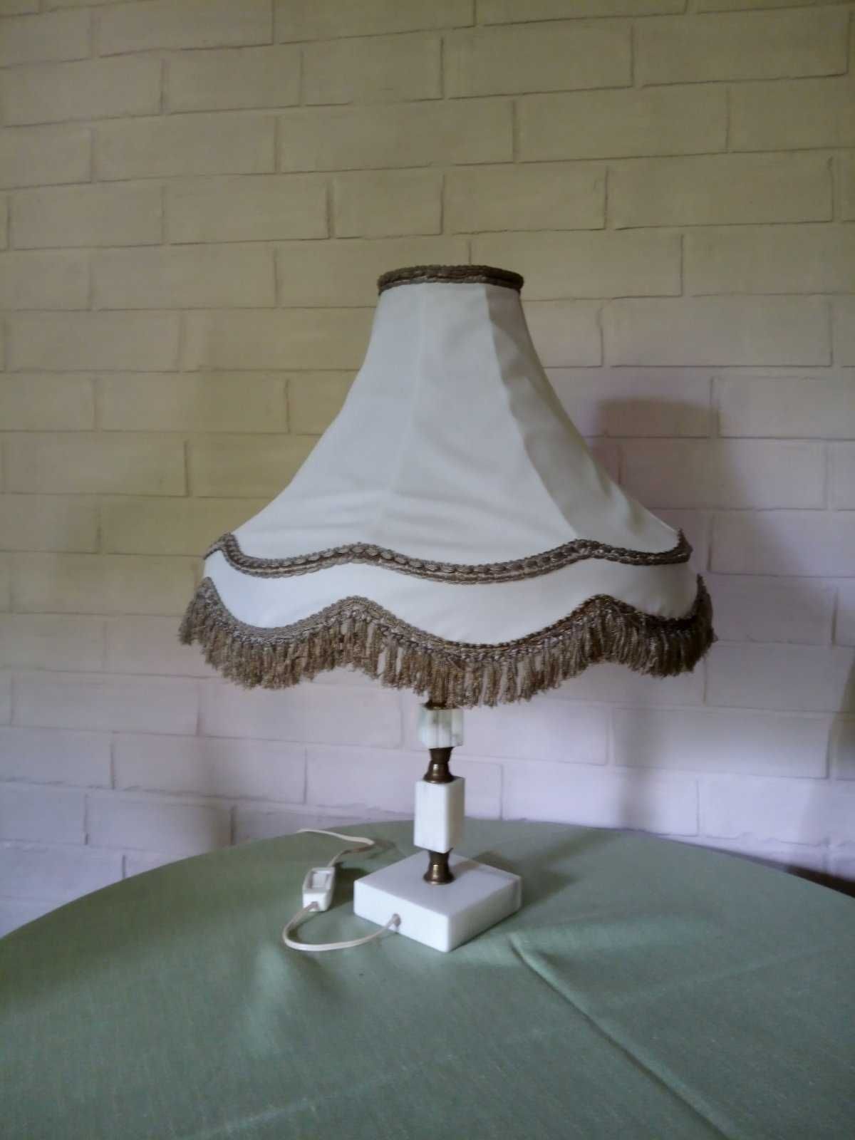 Настолна лампа за дома