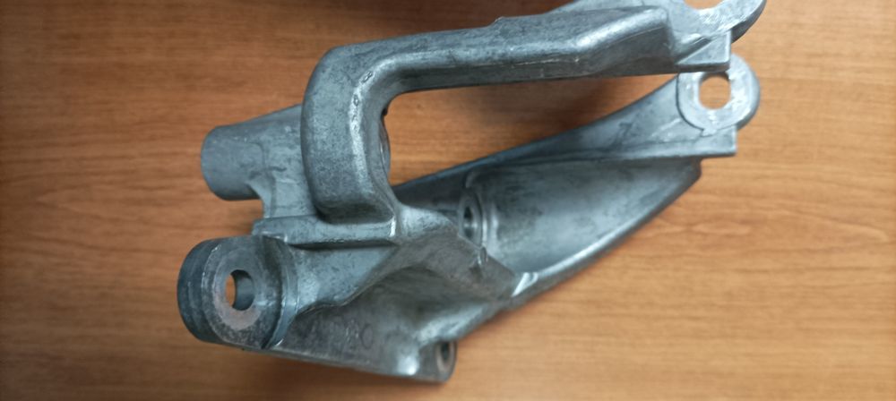 Предна стойка за двигател 2.5 Outback BS 15-19г