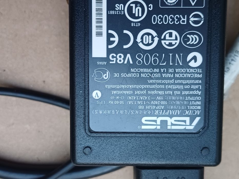 Incarcator alimentator laptop  Asus 19v 3 42A
Este testat
Este testat