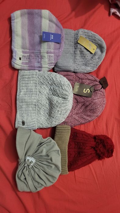 Продам шапки женские