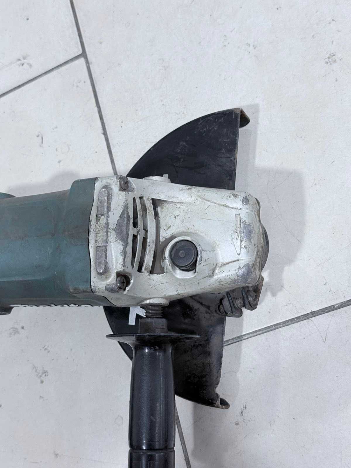 Продавам Ъглошлайф Makita GA9050R
