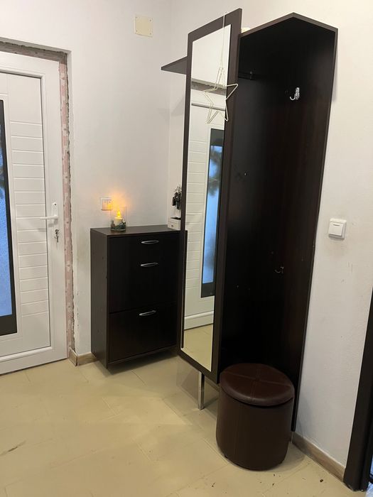 Vând cuier și pantofar