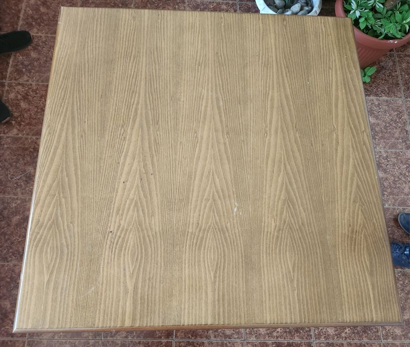 Продавам квадратни дървени маси - 10 броя