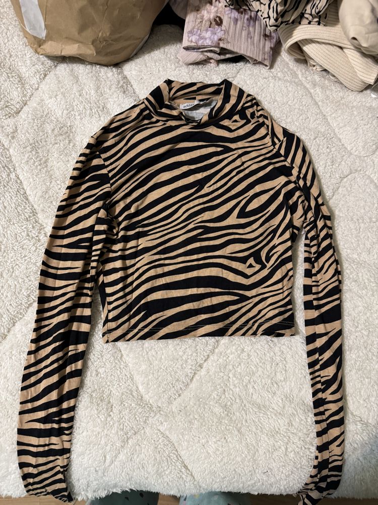 Блузи Calvin Klein, HM, About you, Stradivarius, Trendyol и други