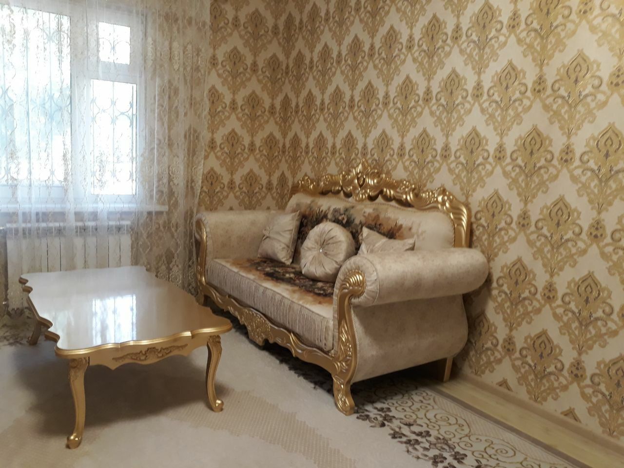 Комплект мягкой мебели Кавказ.Можно также сделать из сусального золота