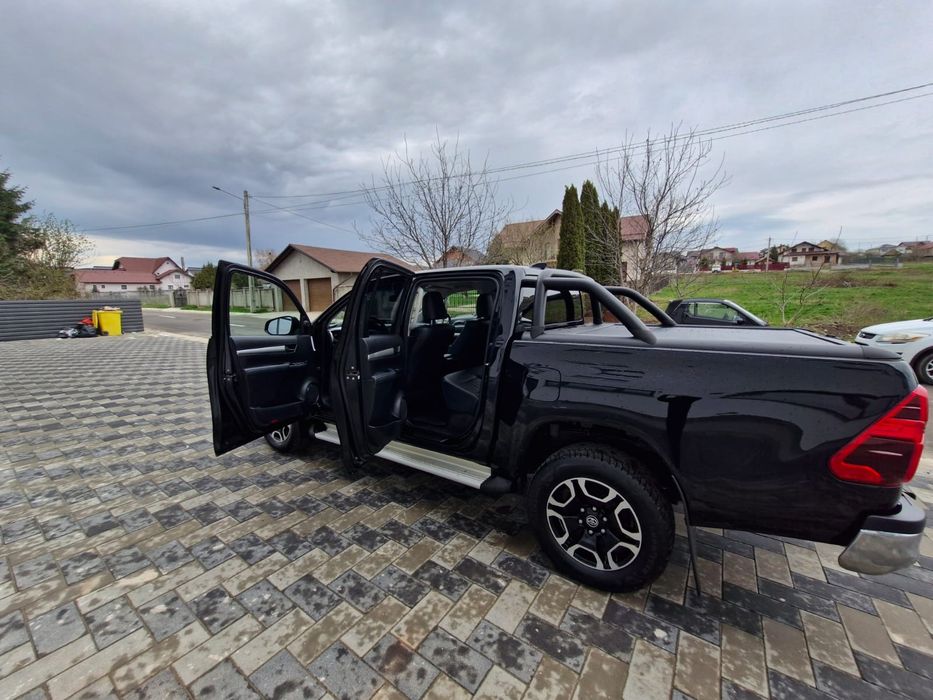 Toyota Hilux Invincible 2.8 D 204 CP automata 4x4