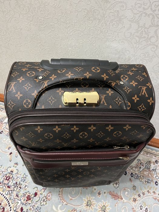 СРОЧНО Продается Чемодан,без дефектов