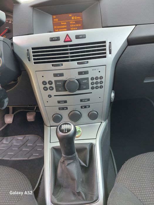 Vand Opel Astra Sedan, benzina, an 2012, 115 Hp,  1.6 cmc, 97.300 km.