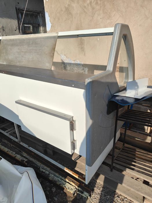 Витринных холодильник