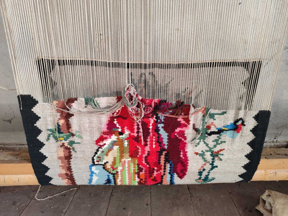 Старинен вертикален тъкачен стан