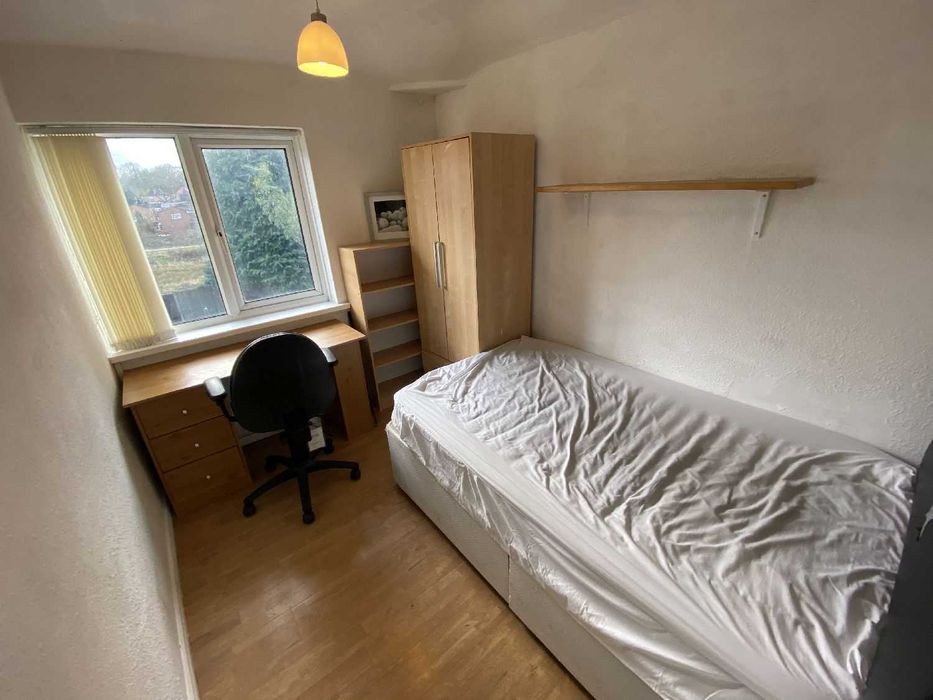 Дава се под наем Тристаен апартамент в София, Център - 90 кв.м за 509.49 € - Снимка #2