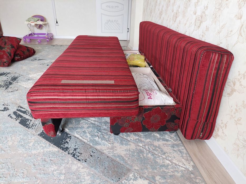 Продается диван. Срочно.