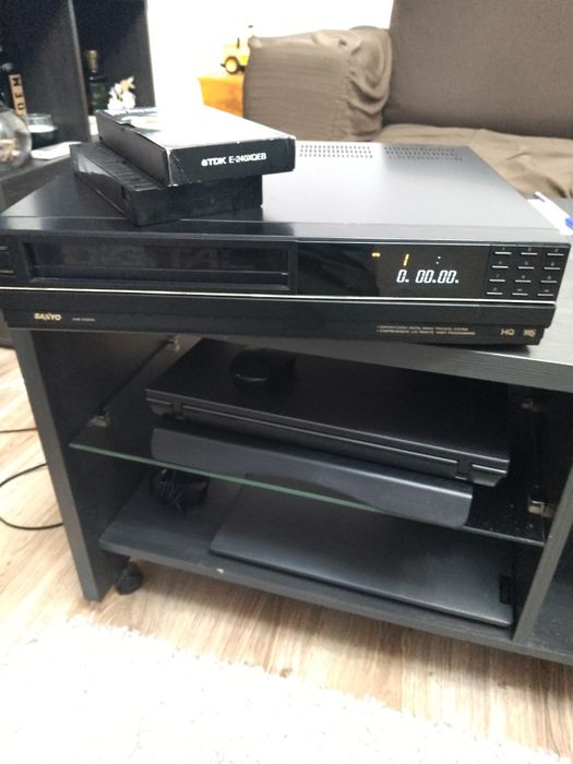 Videorecorder Sanyo made Japonia  220v și Complect