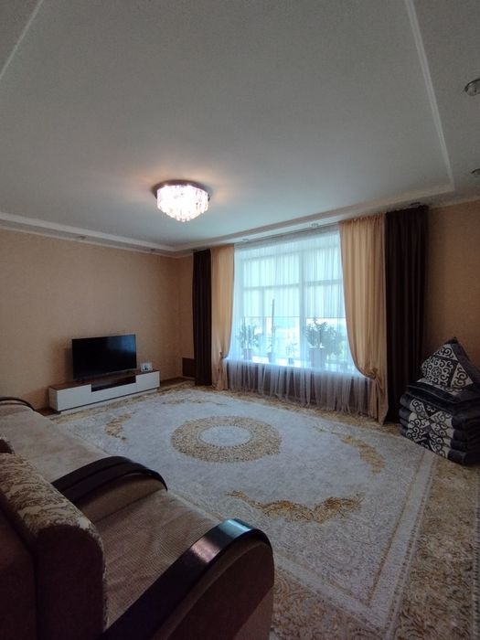 Продам трёхкомнатную квартиру,с отдельным входом