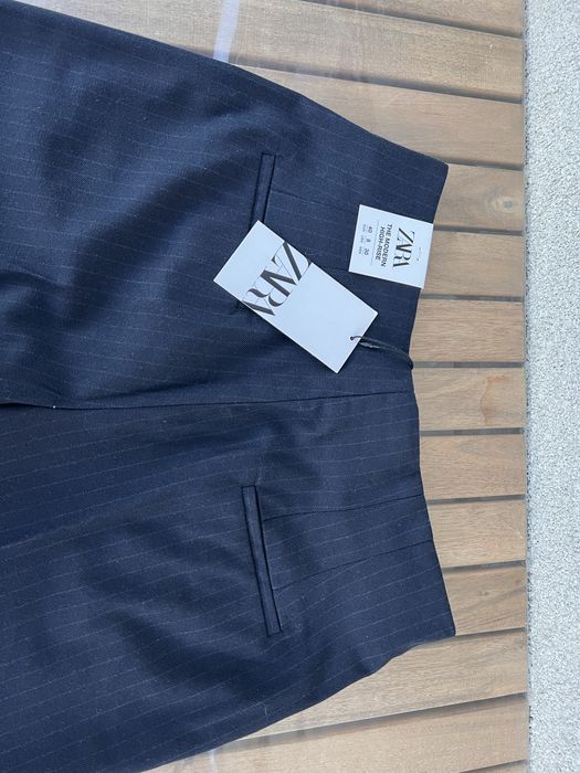 Pantaloni Zara Chinos noi