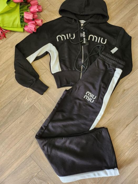 Дамски комплекти Намаление